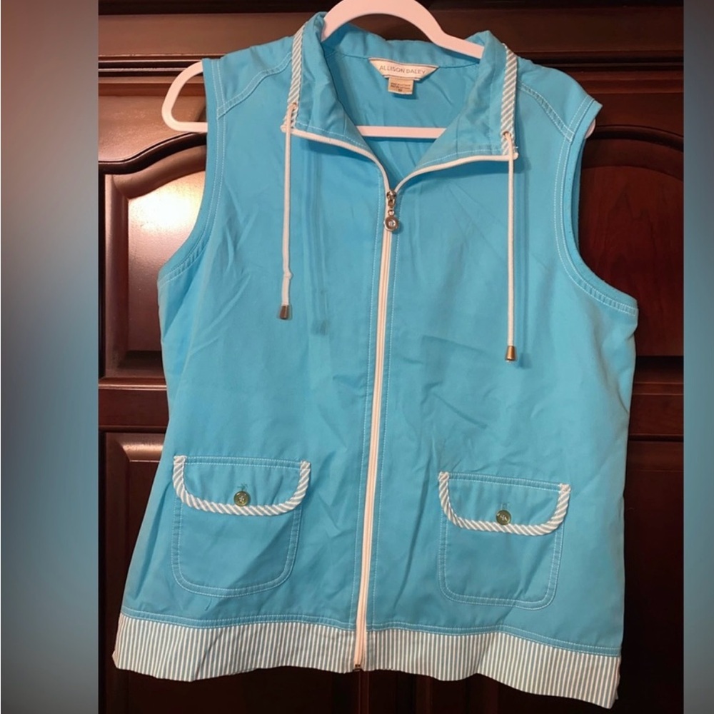 Alison Daley women’s lightweight blue vest